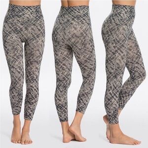 Spanx Look at Me Now Seamless Cropped Leggings Gray Watercolor NEW